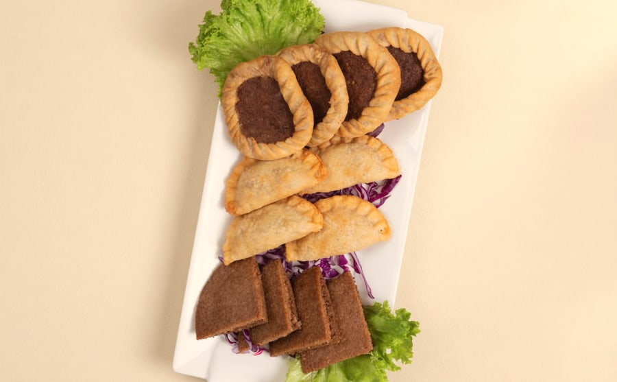 Mini mix fried at Derian, Yerevan — A small plate of the fried things at once — pastry, kufta and rolls, enough for two to graze without committing.